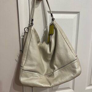 Coach Cream Leather Shoulder Bag (authentic)